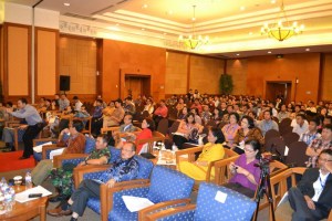Peserta Menyimak Presentasi Narasumber Sarasehan